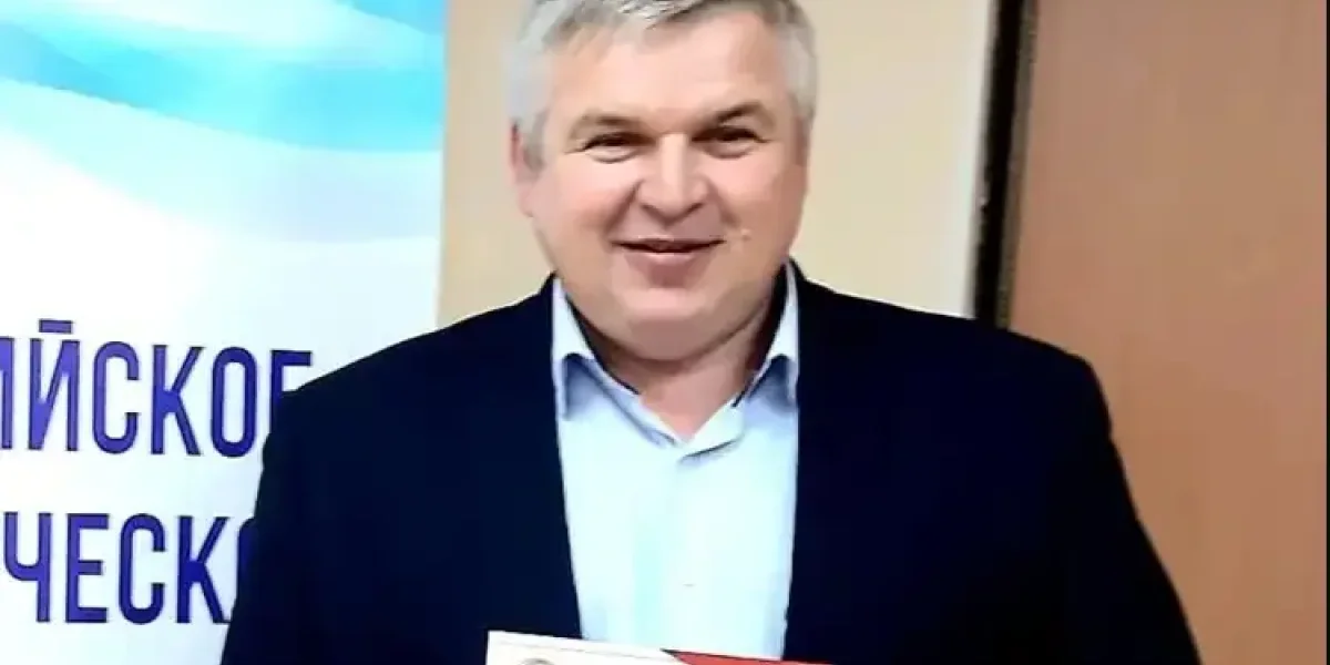 Кокошник раздора: на Урале учительница запретила второкласснице приходить в гимназию в традиционном русском головном уборе Кокошник раздора: на Урале учительница запретила второкласснице приходить в гимназию в традиционном русском головном уборе