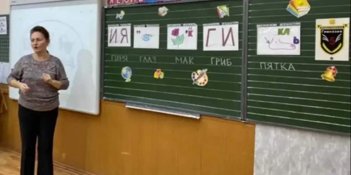 Кокошник раздора: на Урале учительница запретила второкласснице приходить в гимназию в традиционном русском головном уборе