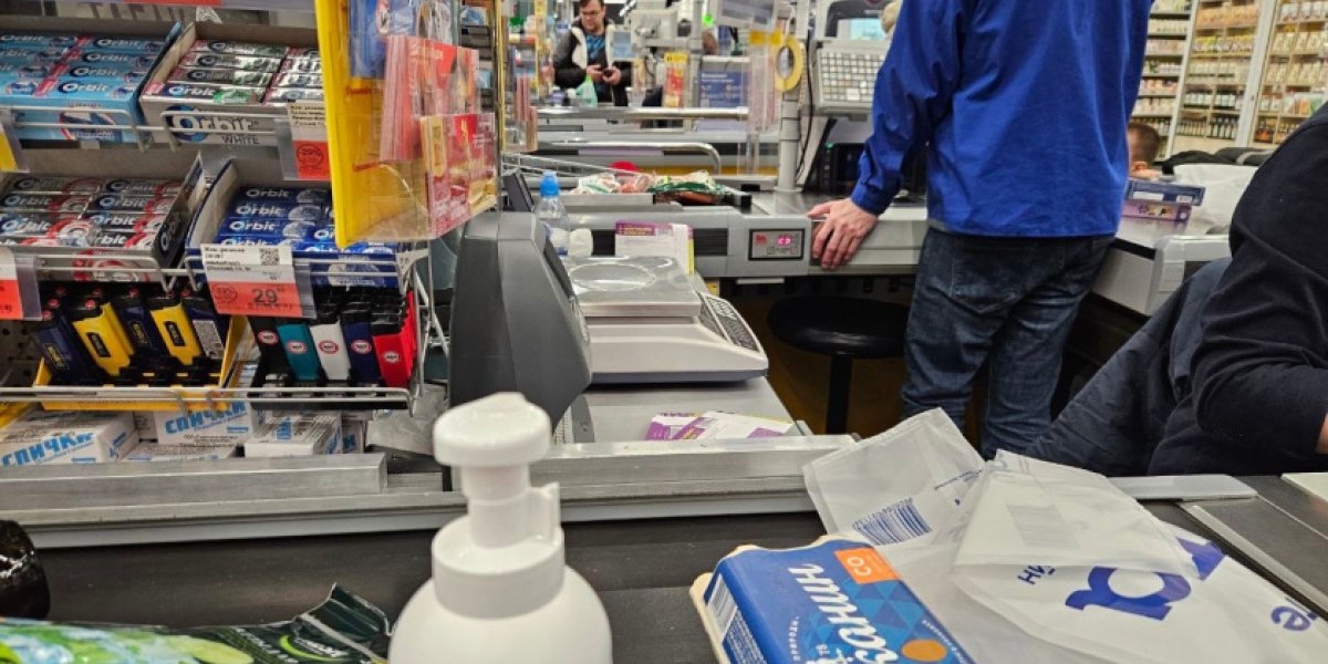 Экология или уловка: почему кассиры предлагают не брать чеки и чем это грозит покупателям Экология или уловка: почему кассиры предлагают не брать чеки и чем это грозит покупателям