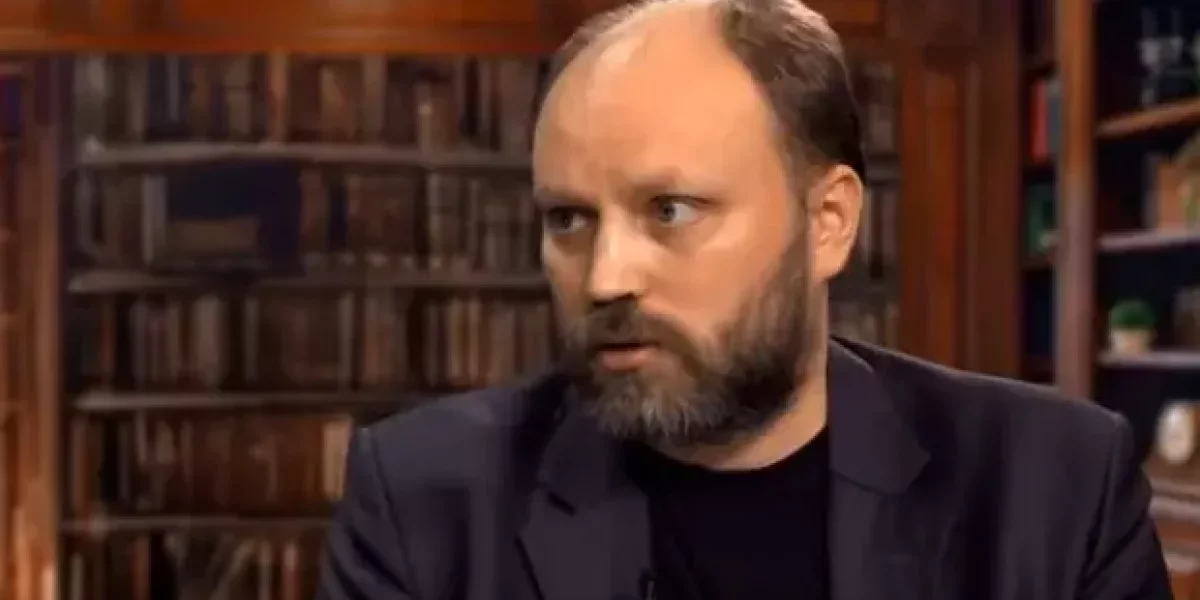 Политолог Рогов заявил о подготовке Зеленского к побегу из Украины