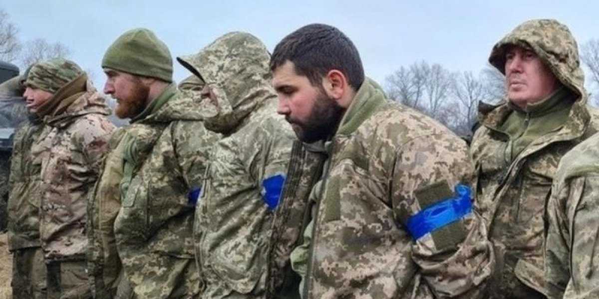 «Я сдамся без боя»: украинцы добровольно сдаются в плен и даже продают свою бронетехнику за рубли