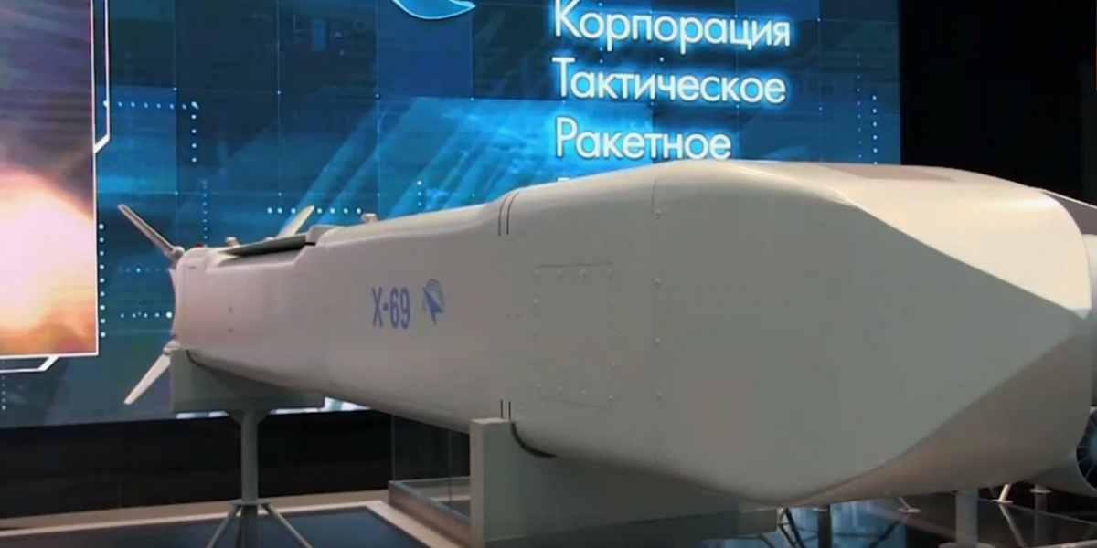 Настоящий стелс. Су-57 впервые применил новейшие ракеты Х-69. Приятно, что при этом его не засекла электронная разведка НАТО
