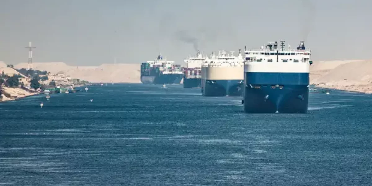 Суэцкий канал захватили… российские танкеры. Сенсация от западного агентства