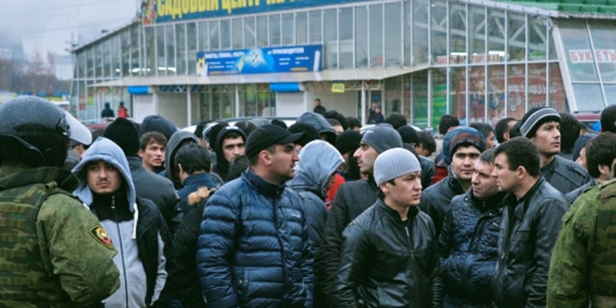 Россия щедрая страна в плане выплат пособий, но для  приезжих должны быть  определенные условия