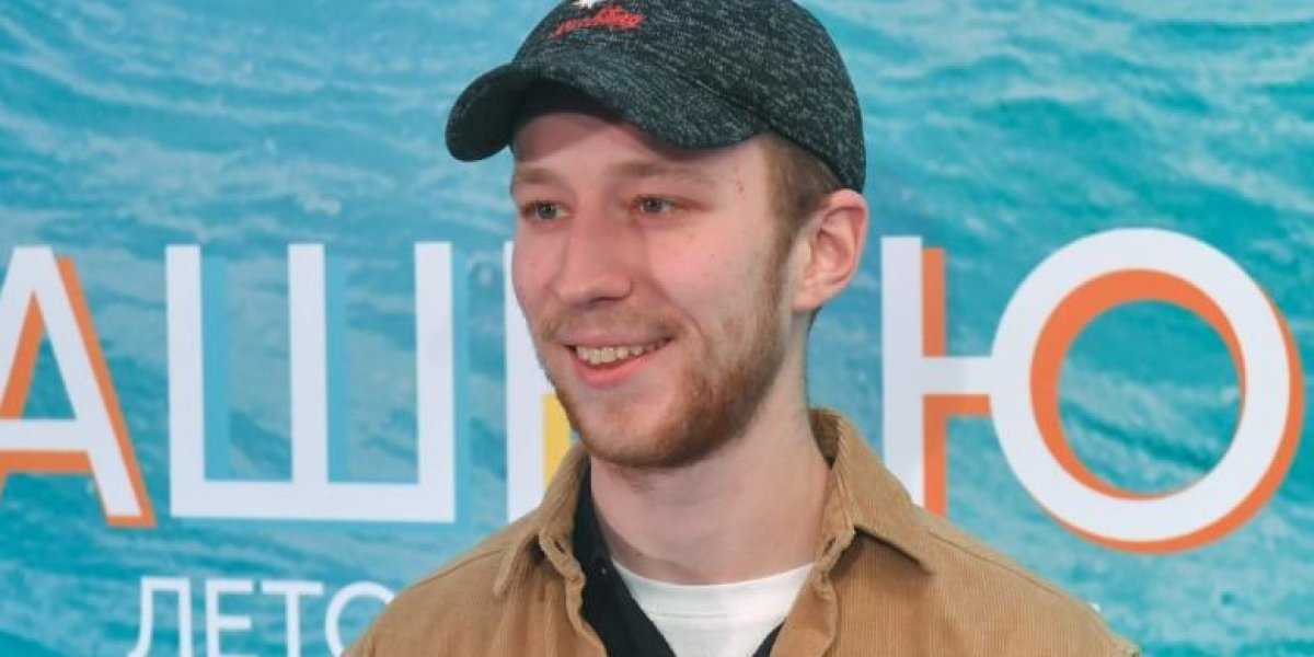 На правах бомжа: Семен Трескунов* выпрашивает деньги у фанатов и плачет от безысходности