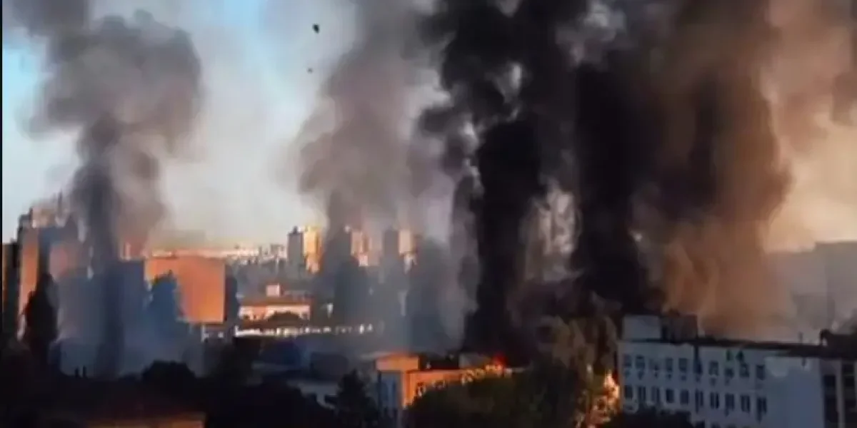 «В Киеве тупо Вьетнам»: 400 «Гераней» и 12 ракет утюжили заводы «Артём» и «Кузня на Рыбальском» «В Киеве тупо Вьетнам»: 400 «Гераней» и 12 ракет утюжили заводы «Артём» и «Кузня на Рыбальском»