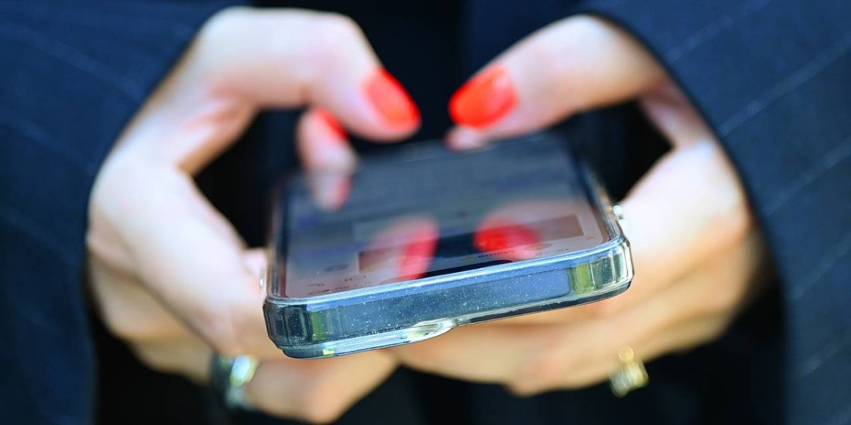 Путин снял яблочные оковы: с сентября RuStore станет обязателен для iPhone в России Путин снял яблочные оковы: с сентября RuStore станет обязателен для iPhone в России