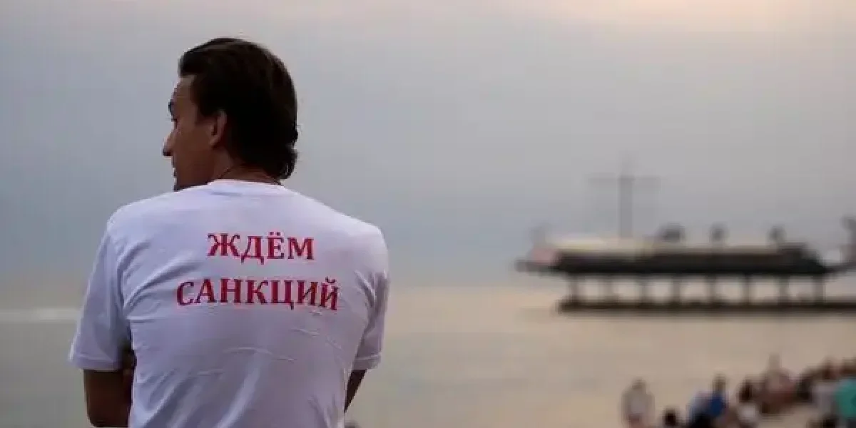 «Их всё устраивает». На Западе поражены равнодушием россиян к санкциям. Путин торжествует