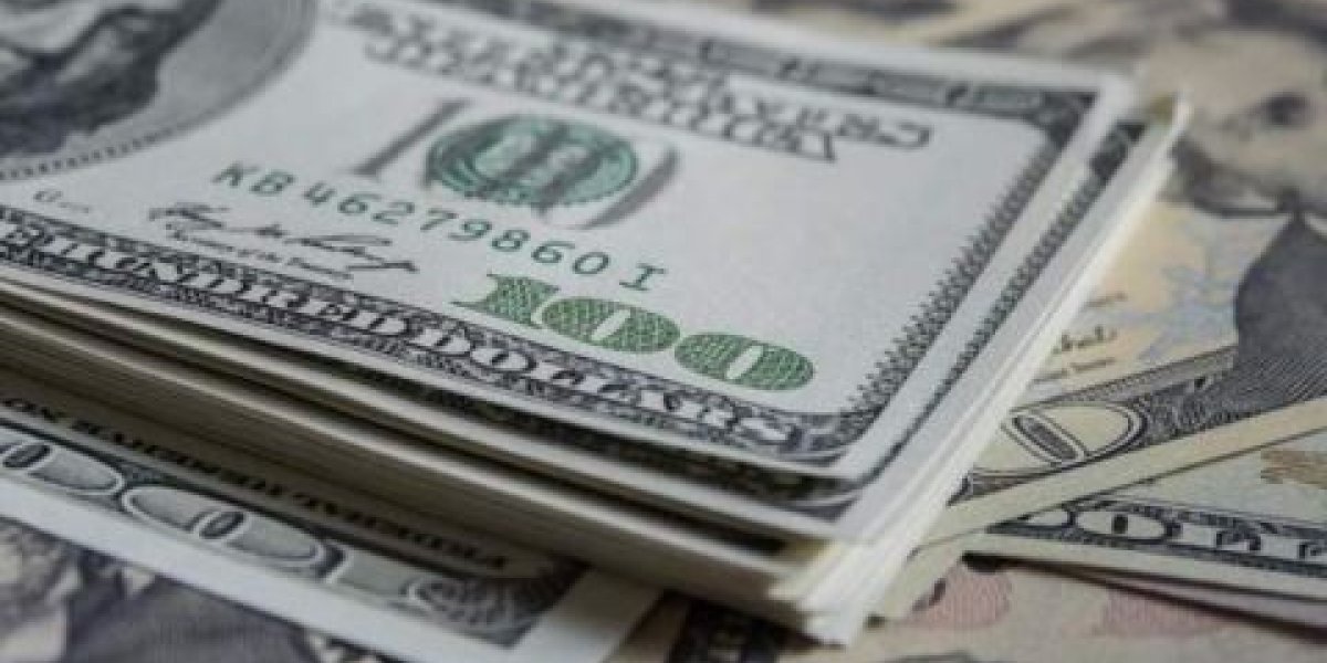 Доллары «с изъяном»: почему российские банки перестали принимать повреждённые купюры Доллары «с изъяном»: почему российские банки перестали принимать повреждённые купюры