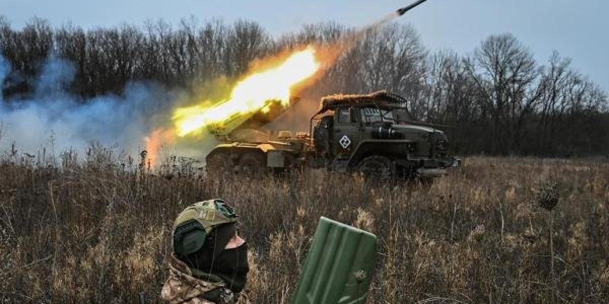 Юрий Подоляка, свежая сводка: российская армия в 10 километрах от стратегического узла, фронт ВСУ под угрозой коллапса Юрий Подоляка, свежая сводка: российская армия в 10 километрах от стратегического узла, фронт ВСУ под угрозой коллапса