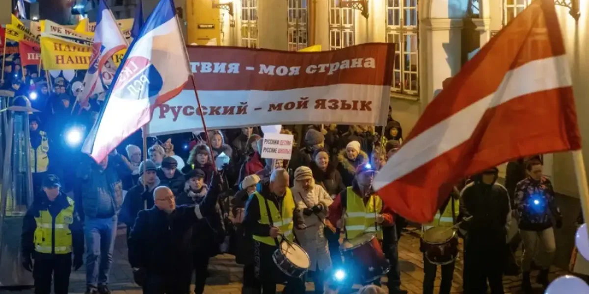 Хотели насолить России — не вышло. Как Латвия помогает русским сплотиться вокруг флага и Кремля Хотели насолить России — не вышло. Как Латвия помогает русским сплотиться вокруг флага и Кремля