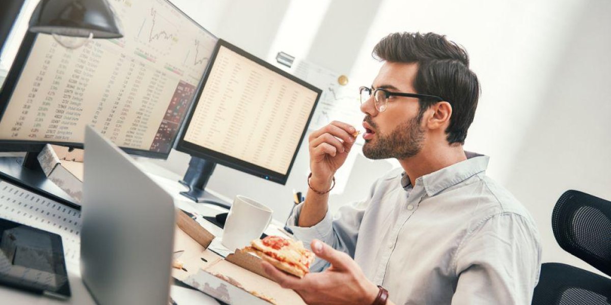 Обед за компьютером: скрытая угроза вашему здоровью Обед за компьютером: скрытая угроза вашему здоровью