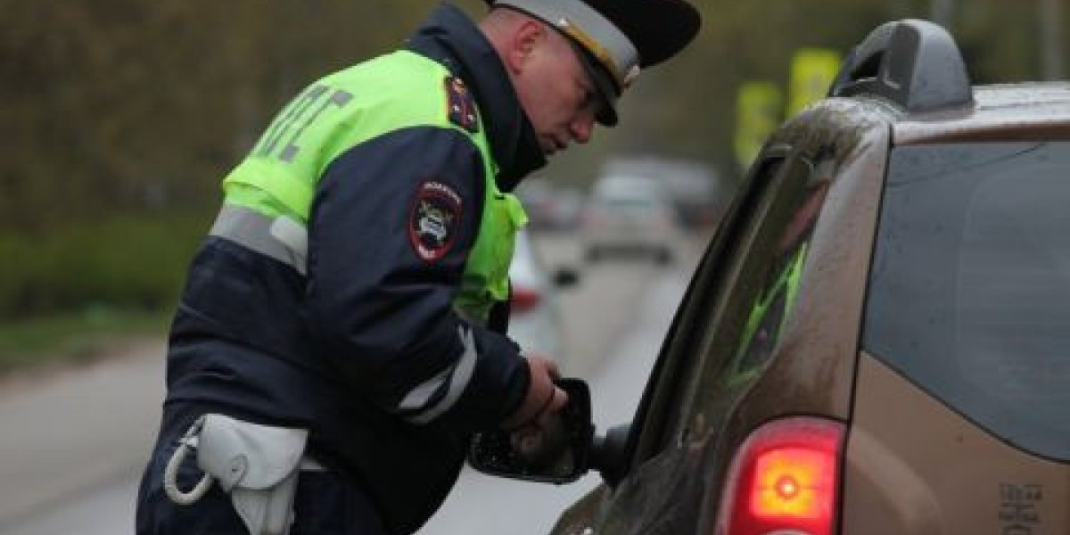 Права водителя: должен ли вы показывать телефон инспектору ГИБДД Права водителя: должен ли вы показывать телефон инспектору ГИБДД