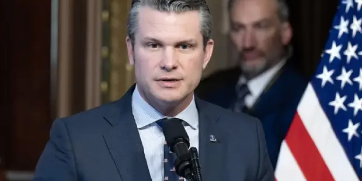 Трамп пугает Россию необнаруживаемой подлодкой, Хегсет — свирепостью. Так ли свирепа армия США? Трамп пугает Россию необнаруживаемой подлодкой, Хегсет — свирепостью. Так ли свирепа армия США?