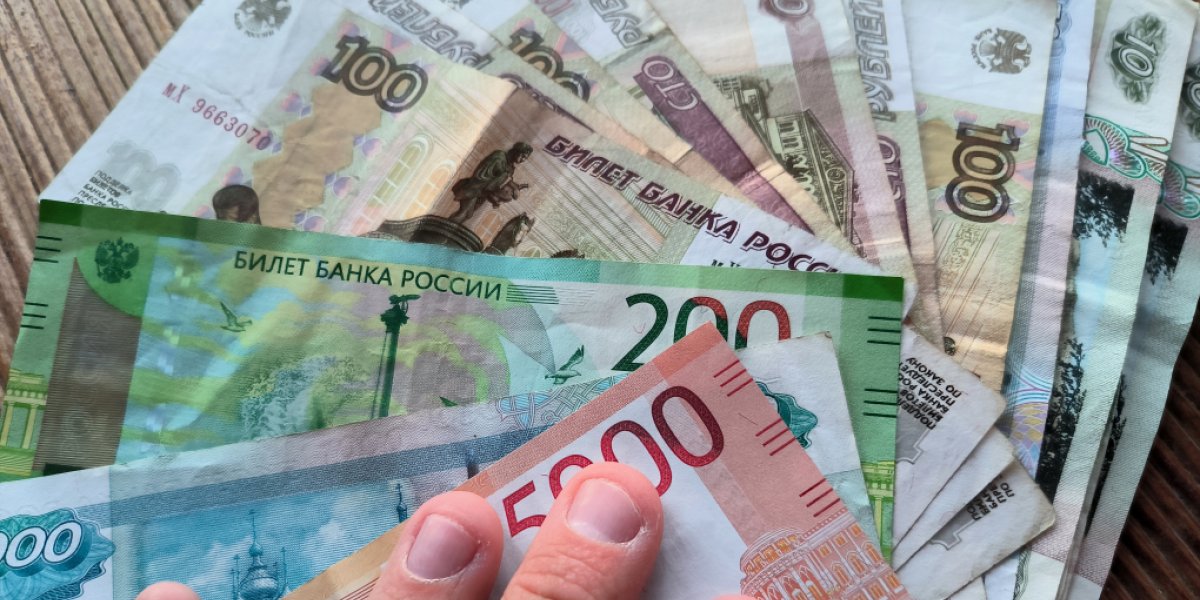 Битва титанов: как скидки маркетплейсов лишили бюджет триллиона рублей и вызвали войну с банками Битва титанов: как скидки маркетплейсов лишили бюджет триллиона рублей и вызвали войну с банками