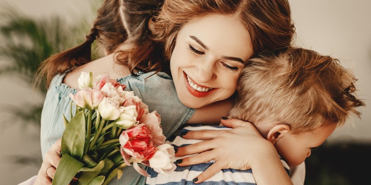 День матери 2025: какого числа чествуем самых близких людей День матери 2025: какого числа чествуем самых близких людей