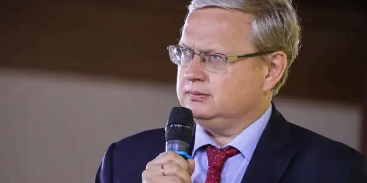 Делягин представил свой мирный план по Украине. Очень быстрый, и всего 4 пункта вместо 28 Делягин представил свой мирный план по Украине. Очень быстрый, и всего 4 пункта вместо 28