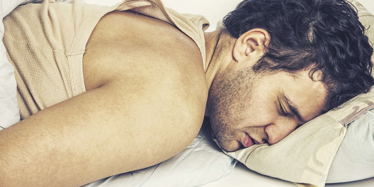 Сон на боку: скрытая опасность для вашей внешности Сон на боку: скрытая опасность для вашей внешности