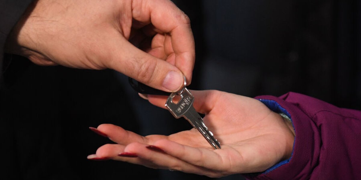 Опасно покупать: почему суды массово возвращают проданные квартиры прежним владельцам Опасно покупать: почему суды массово возвращают проданные квартиры прежним владельцам