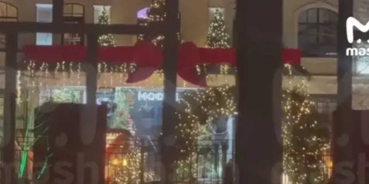 Новогодний корпоративчик за 60 лямов. Поздравить дорогой «Лукойл» примчался из США даже Леонтьев Новогодний корпоративчик за 60 лямов. Поздравить дорогой «Лукойл» примчался из США даже Леонтьев