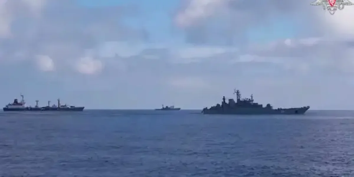 Мерц остался один на один с Россией? 163-метровый «ужас» приплыл в Балтийск. США вывели свои корабли Мерц остался один на один с Россией? 163-метровый «ужас» приплыл в Балтийск. США вывели свои корабли