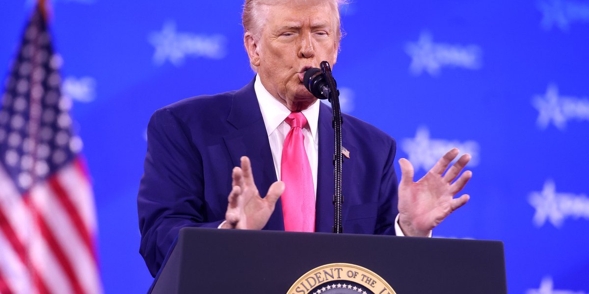 США заявили о приближении «огромной армады» к берегам Ирана США заявили о приближении «огромной армады» к берегам Ирана