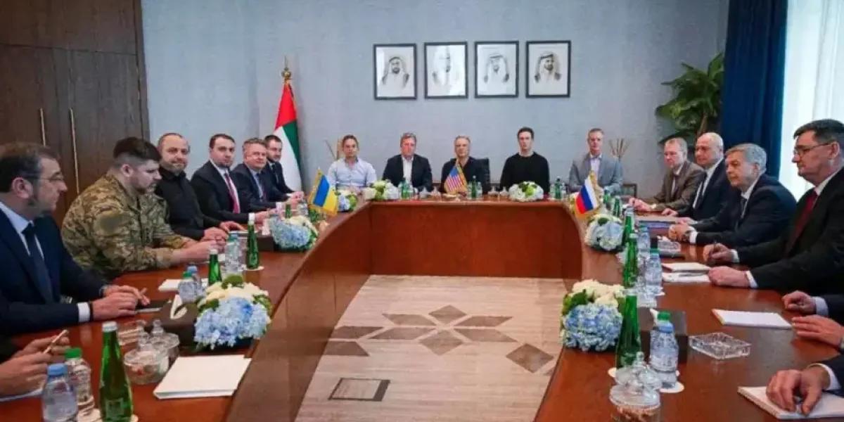 «На великом языке»: глава ГРУ раскрыл, как делегации России и Украины общались друг с другом на переговорах в Абу-Даби «На великом языке»: глава ГРУ раскрыл, как делегации России и Украины общались друг с другом на переговорах в Абу-Даби