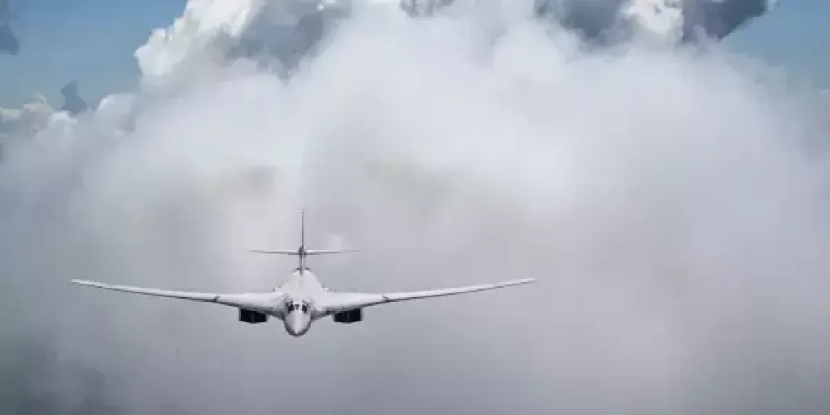 За что НАТО так ненавидит «Белого лебедя»? Ту-160М бьёт там, где их ПВО бессильны За что НАТО так ненавидит «Белого лебедя»? Ту-160М бьёт там, где их ПВО бессильны