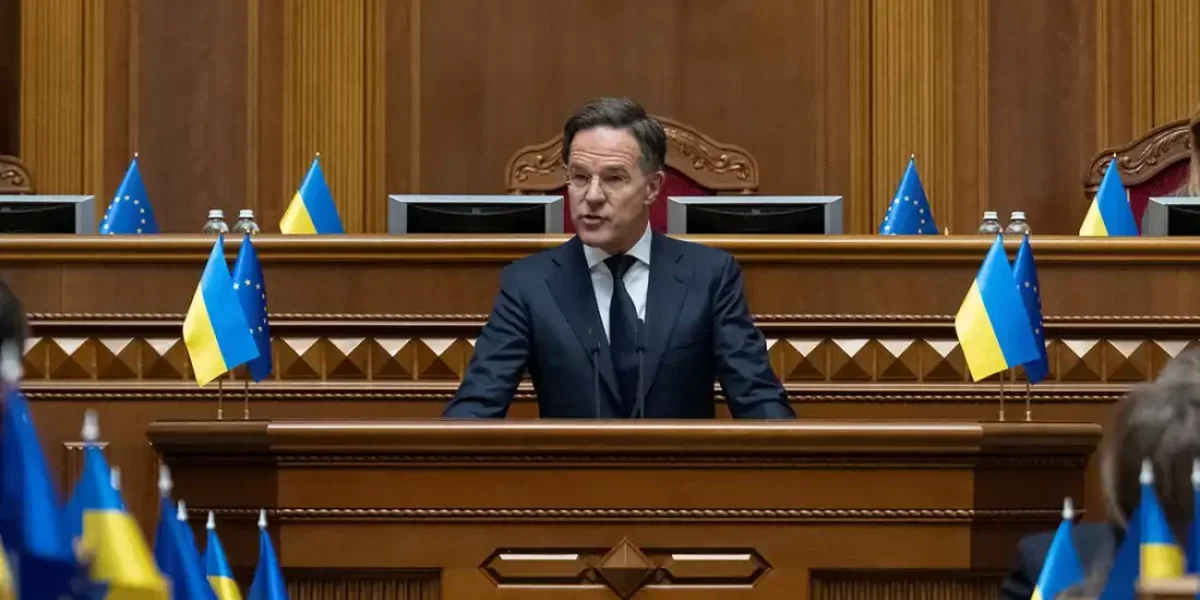 С Рютте случился казус за трибуной Рады: Глава НАТО такого явно не ждал С Рютте случился казус за трибуной Рады: Глава НАТО такого явно не ждал