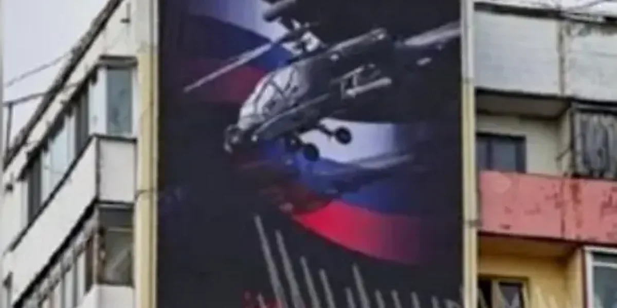 Войска НАТО с автоматами М-16 и вертолеты США Apache увидели на «Красной площади». Разместились за Спасской башней Войска НАТО с автоматами М-16 и вертолеты США Apache увидели на «Красной площади». Разместились за Спасской башней